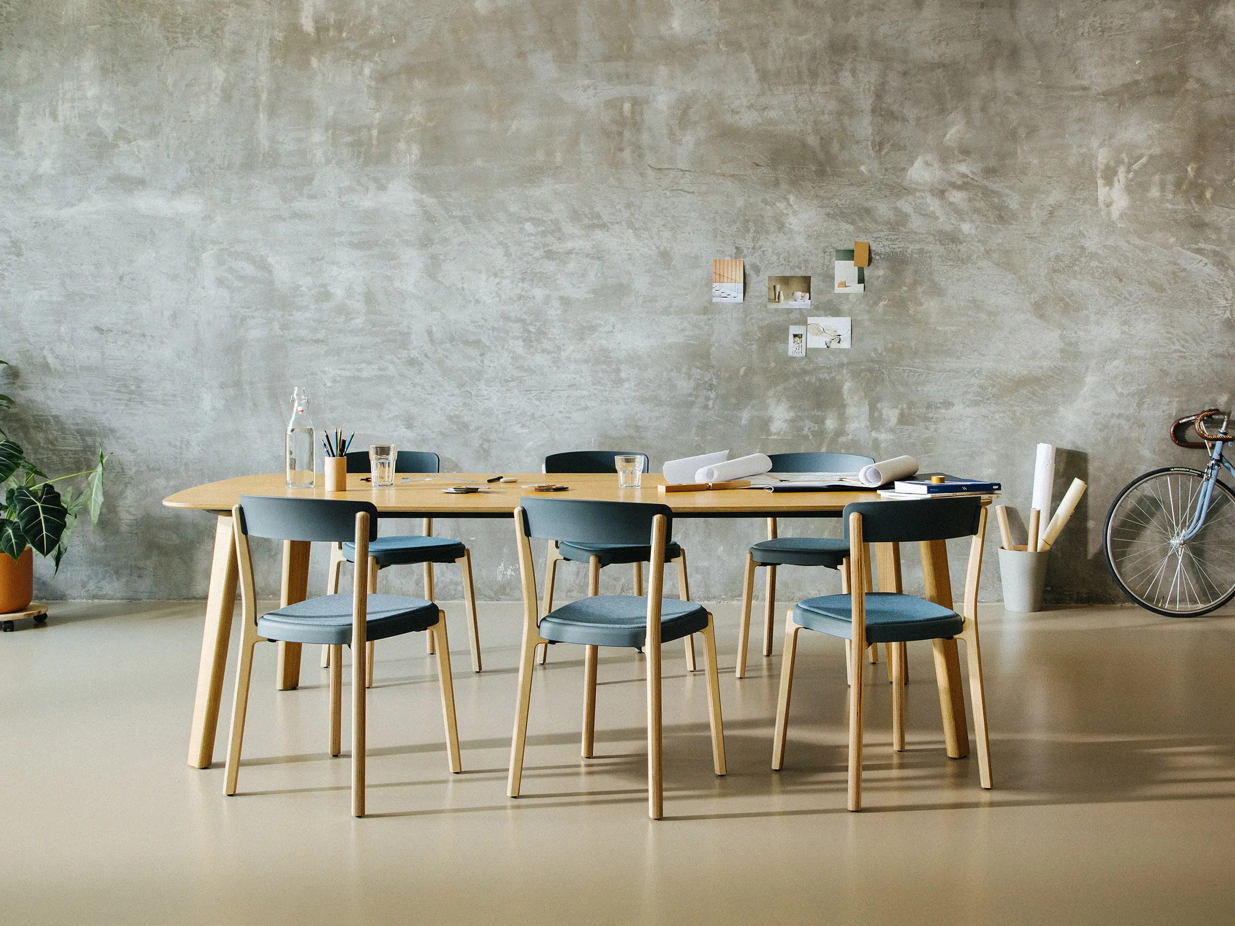 rokovaci a jedalensky stol s drevenou podnozou lts system od enea designn