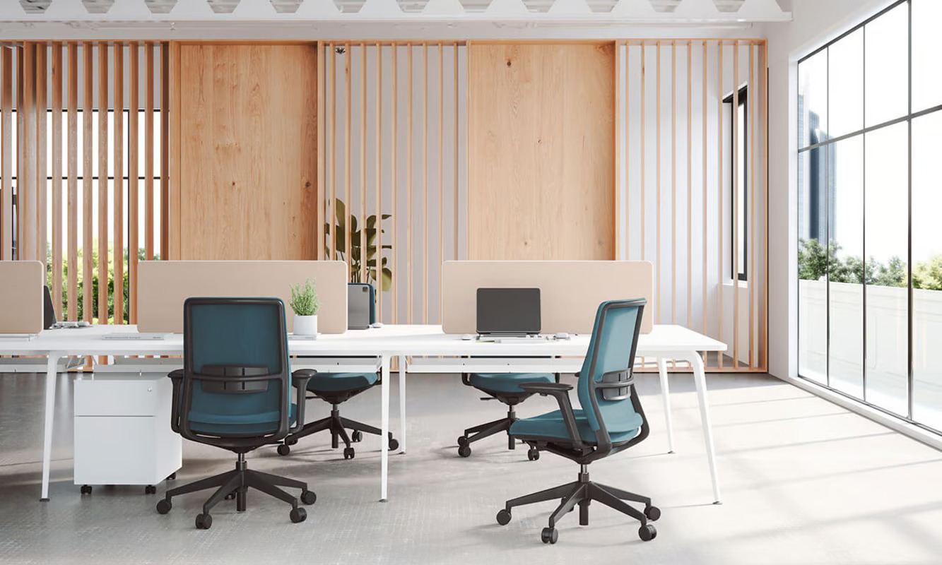 kancelarska stolicka a+s work a stol twist v modernej kancelarii
